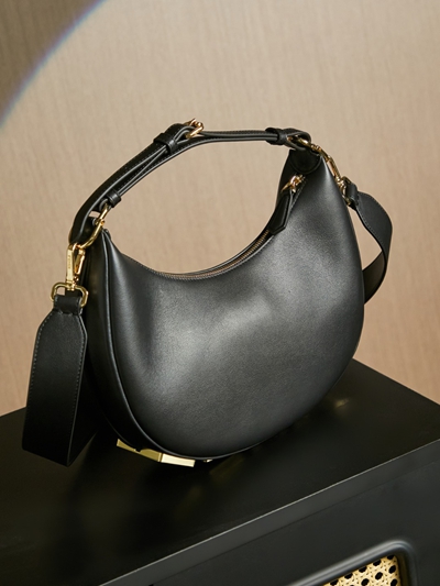 フェンディバッグ着用イメージ